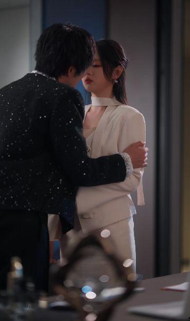 夫人她专治不服2,专治不服的传奇人生